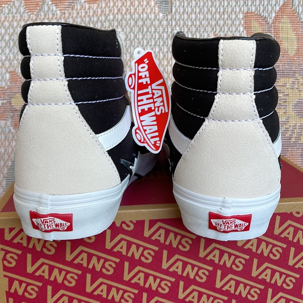 Vans Sk8-Hi Bolt
Antique White/Black
VNOA5JIVZHJ
WMNS sneakers - Picture 14 of 16